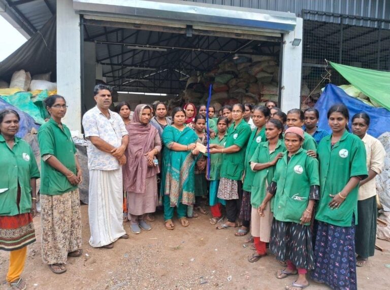 കെ. പി. ഗോകുൽ ദാസിന്റെ ചികിത്സക്ക് ഹരിത കർമ്മ സേന ധനസഹായം കൈമാറി