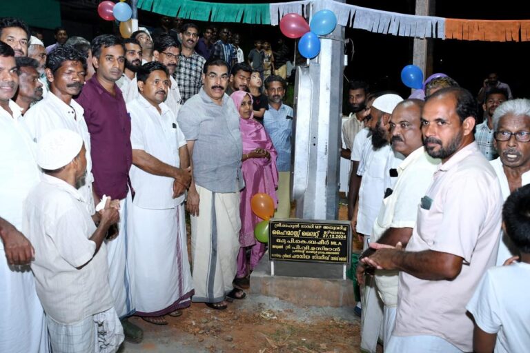 രാഹുൽ ഗാന്ധി എം പി അനുവദിച്ച ഹൈമാസ്റ്റ് ലൈറ്റ് ഉദ്ഘാടനം ചെയ്തു